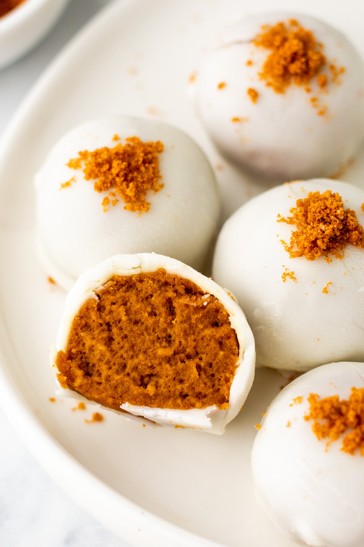 White Chocolate Pumpkin Truffles - Semi Exclusive 1/2